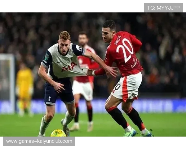 热刺角球组织再次威胁对方门前