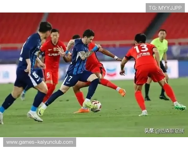 武汉三镇用宽度把场面完全撑开 武汉三镇用宽度把场面完全撑开