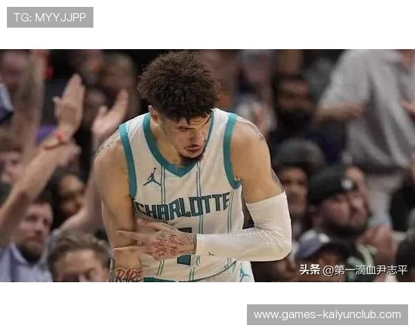 拉梅洛外线高弧度拉开空间,夏洛特抓住关键点 拉梅洛外线高弧度拉开空间,夏洛特抓住关键点