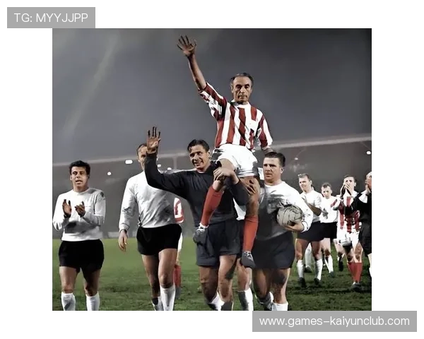 阿贾克斯后防端在比赛中稳住阵脚