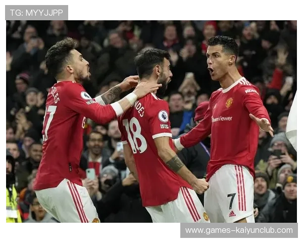 C罗再度梅开二度，曼联轻松击败热刺继续高歌猛进