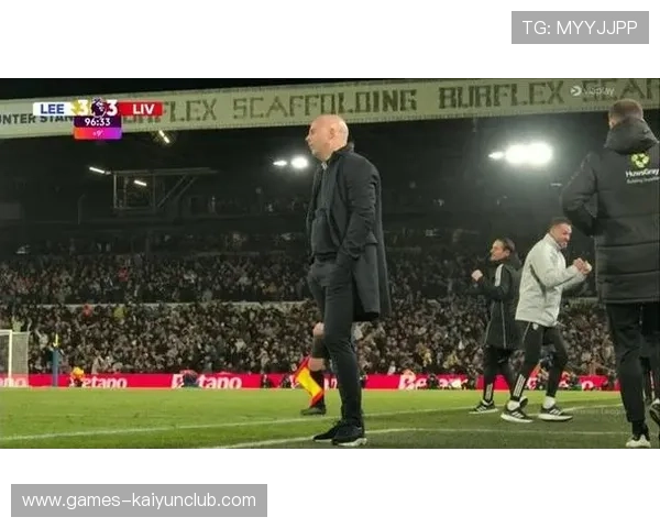 英超利物浦连续制造角球机会,门前混战频发——角球战术的现场解码